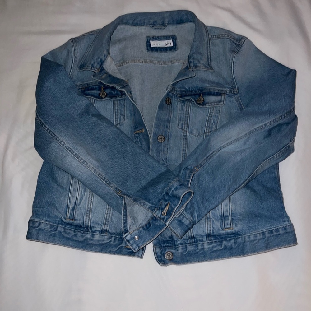 Loft. Petite Denim Trucker Jacket in Classic Mid Wash. Large
